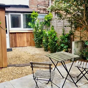 Spacious One Bed With Hot Tub And Garden Bournemouth